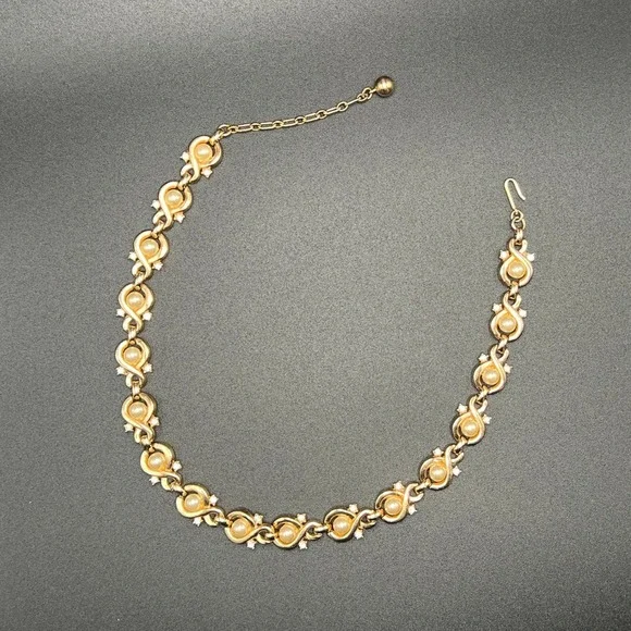 Vintage Faux Pearl Rhinestone Necklace Gold Tone Infinity Link Choker Elegant - Picture 4 of 8